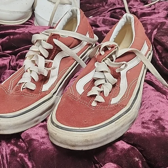 Red and white vans - Picture 1 of 3